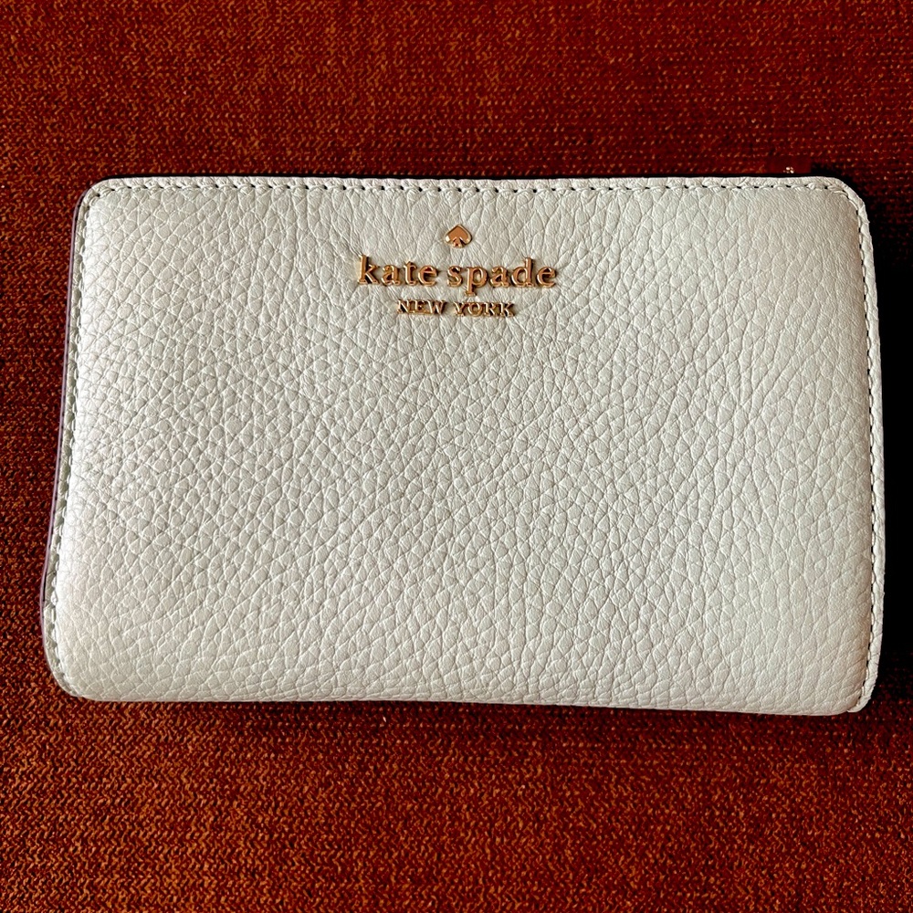 Kate Spade New York Leila Medium Compact Bifold Wallet - new without tags